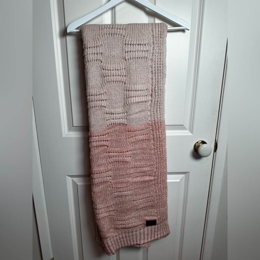UGG Soft Knit blanket in Light Pink-start with darker pink and it get lighter